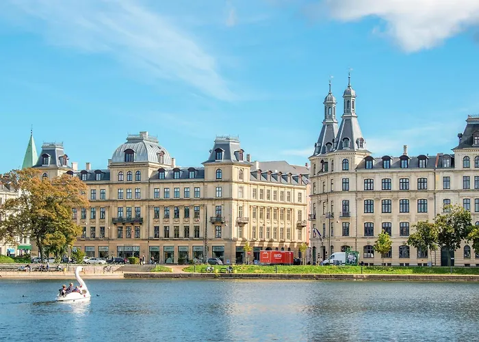 Lake - Pleasant 2-Bdr Apt In City Center